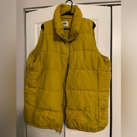Mustard color old navy puffer vest - Picture 3 of 3